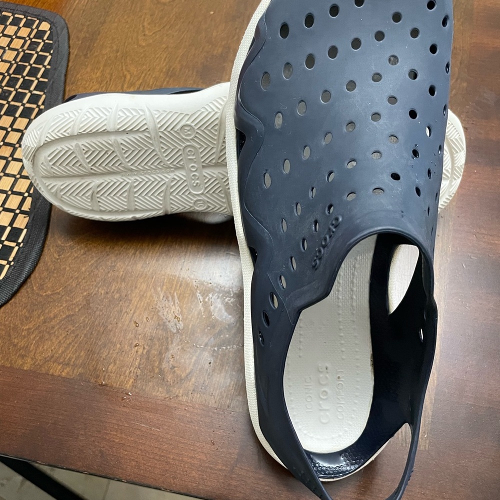 Crocs - Picture 2 of 3